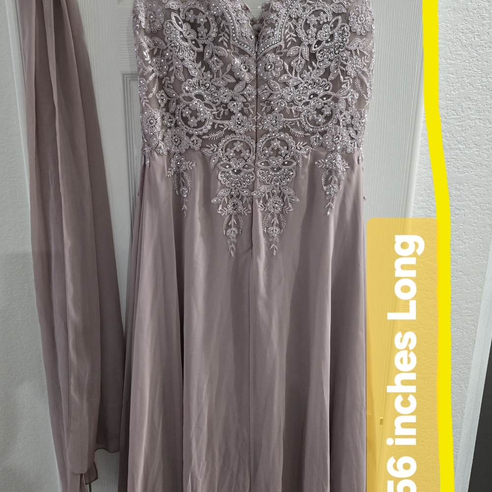 Cachet Lavender Lace Maxi Dress - Picture 2 of 5